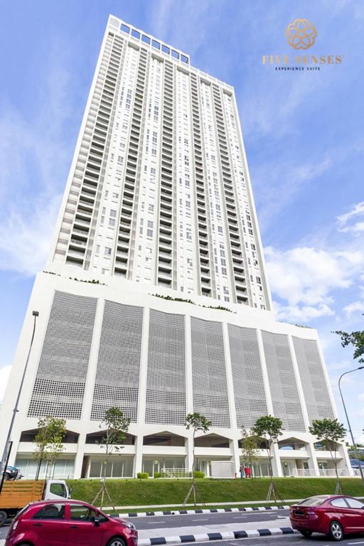 Una Serviced Apartment